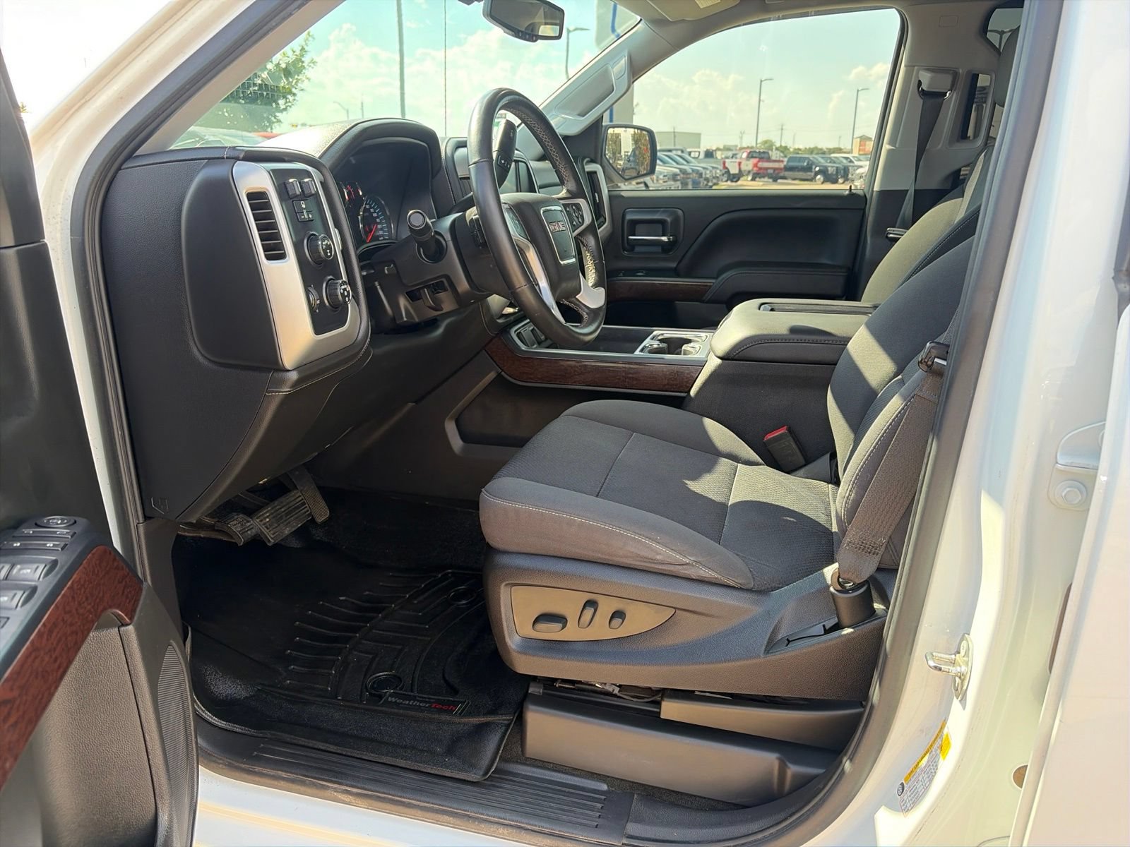 Used 2018 GMC Sierra 1500 SLE w/ SLE Value Package AWD/4WD image 11