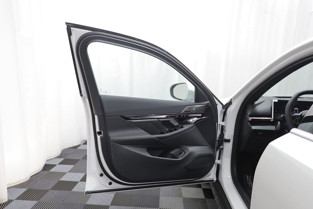 New 2026 BMW 530i xDrive w/ Premium Package image 4