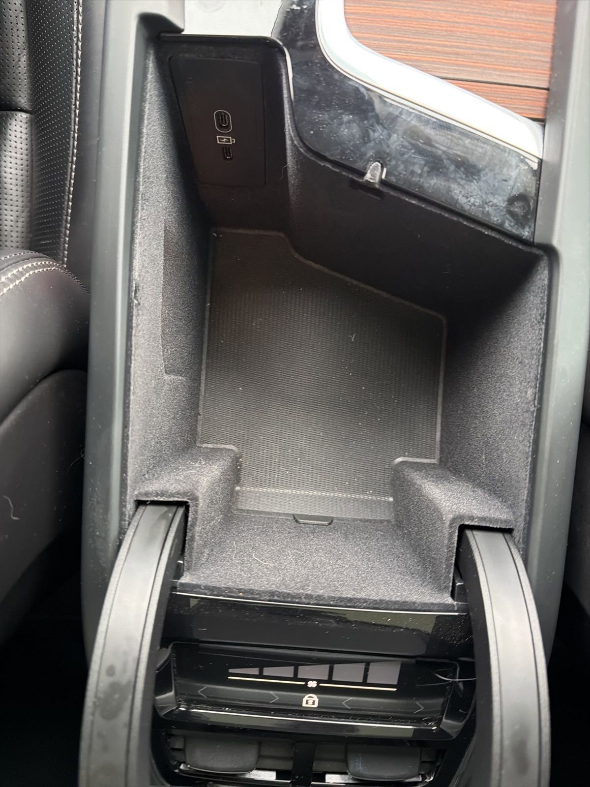 Used 2023 Volvo XC60 B5 Ultimate image 37