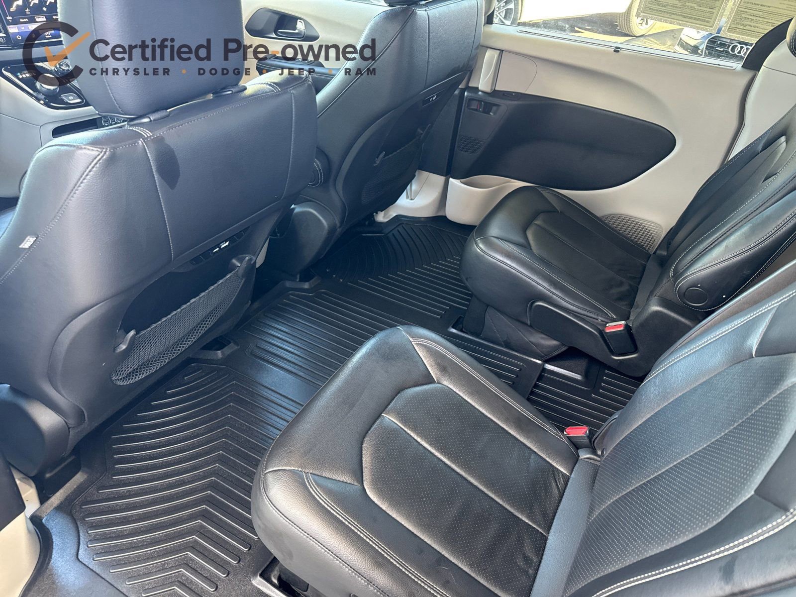 Used 2022 Chrysler Pacifica Touring-L FWD image 13