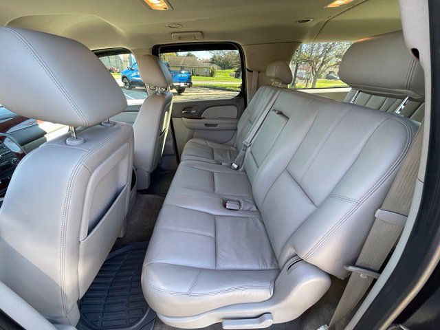 Used 2010 Chevrolet Suburban LT AWD/4WD image 19