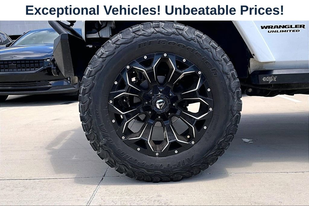 Used 2016 Jeep Wrangler Unlimited Sahara w/ Connectivity Group AWD/4WD image 10