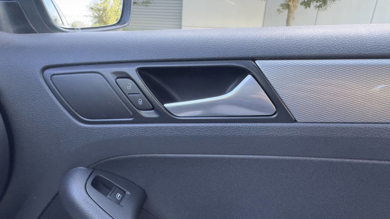 Used 2017 Volkswagen Jetta S image 31