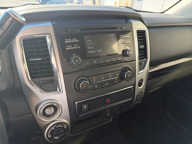 Used 2018 Nissan Titan SV AWD/4WD image 30