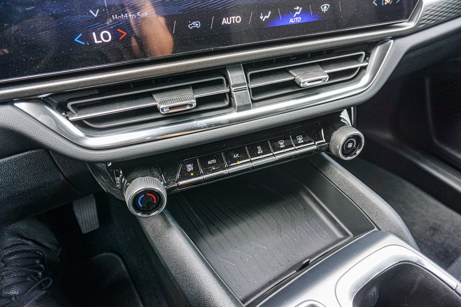 New 2026 Chevrolet Equinox EV LT FWD image 37