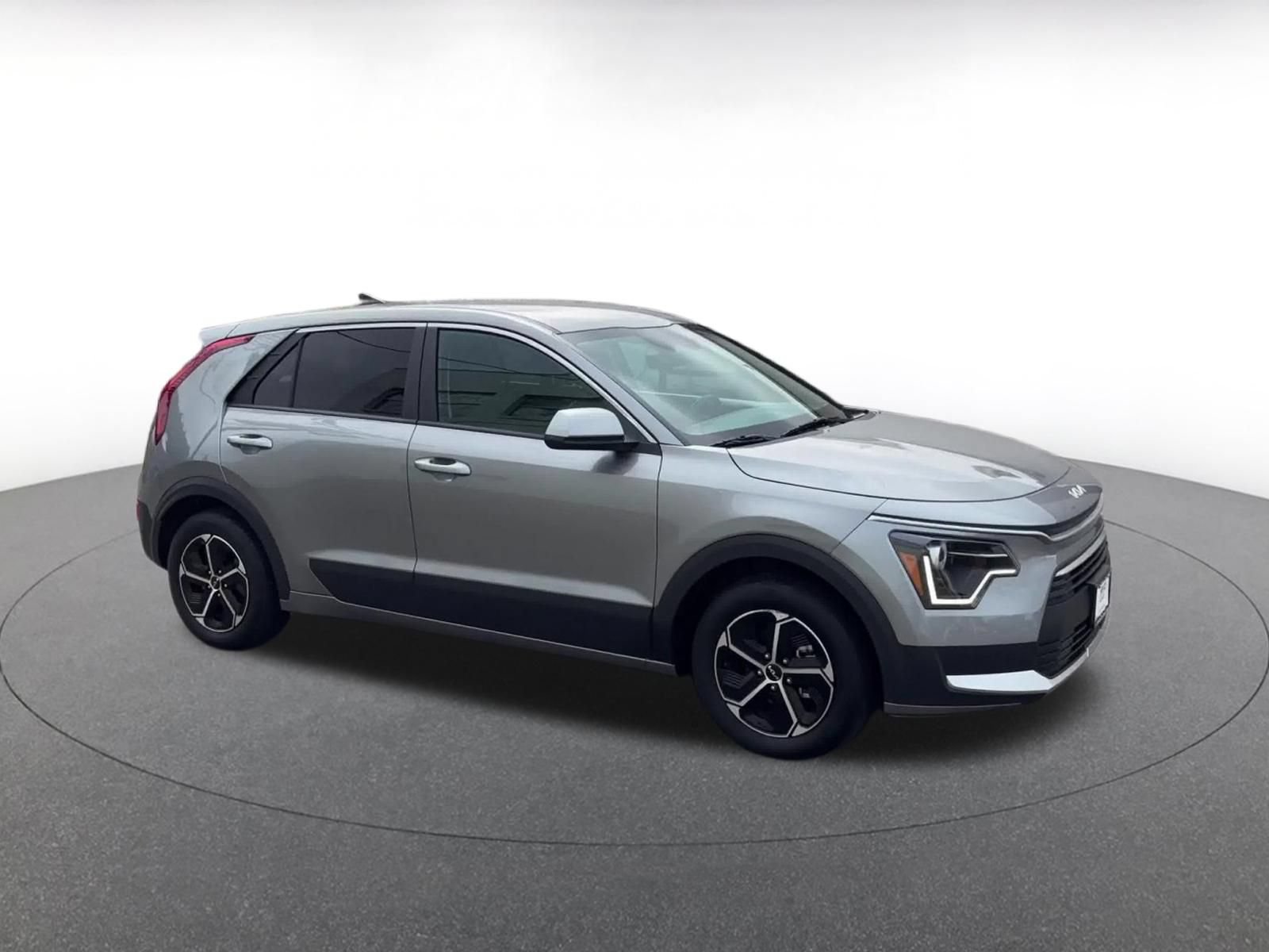 Used 2026 Kia Niro LX FWD image 2