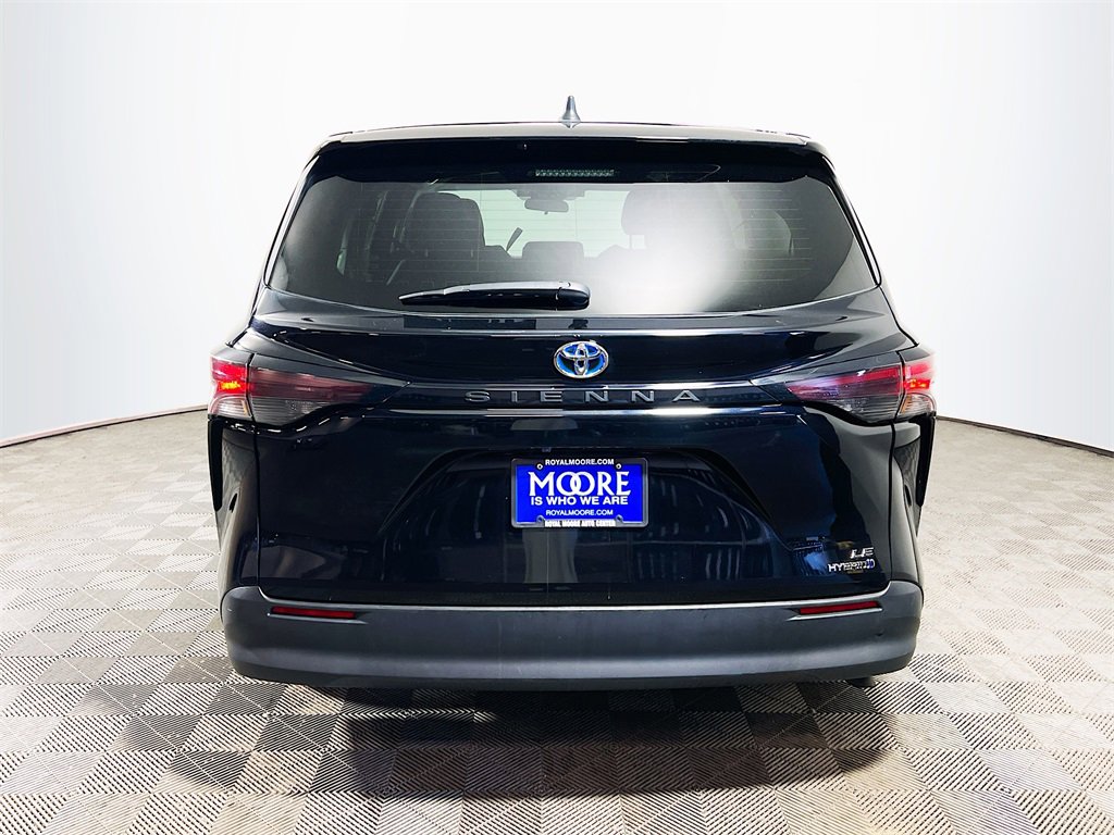 Certified 2024 Toyota Sienna LE image 7
