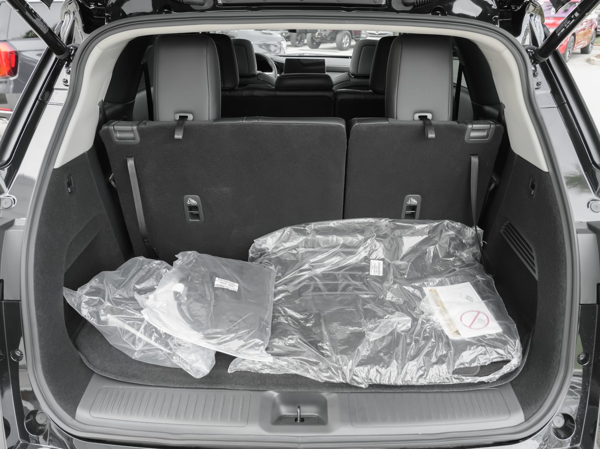 Certified 2026 INFINITI QX60 Luxe w/ Family Package FWD image 41