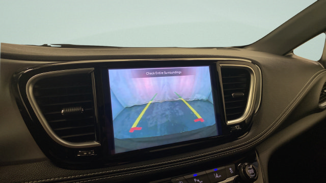 Used 2025 Chrysler Pacifica Limited AWD/4WD image 19