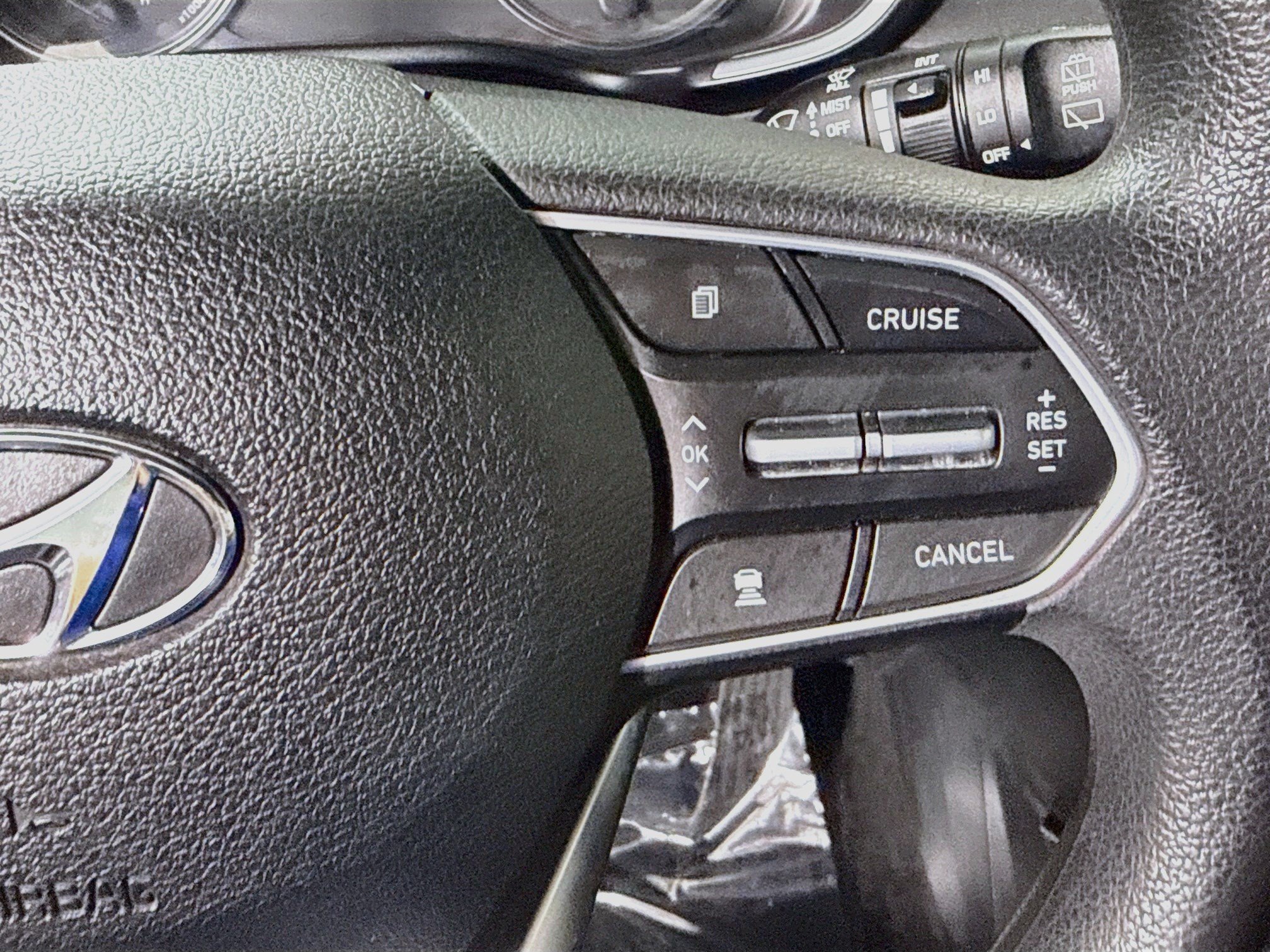 Used 2020 Hyundai Santa Fe SE FWD image 15