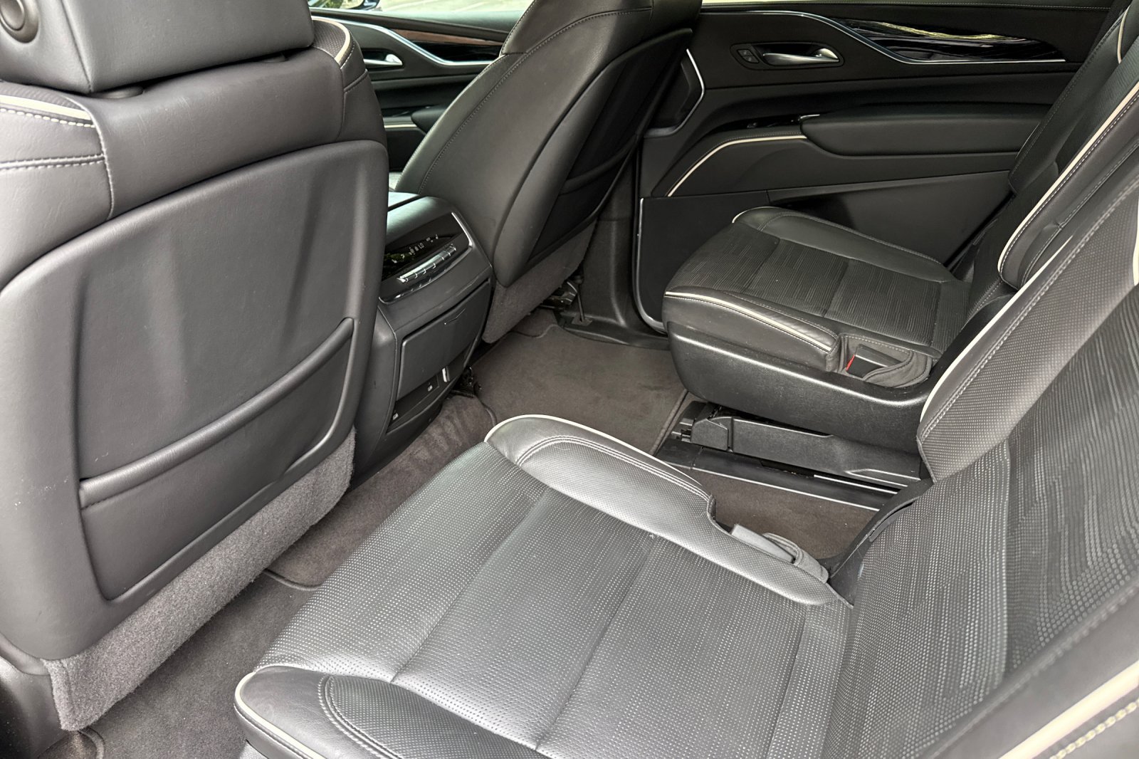 Used 2024 Cadillac Escalade Sport AWD/4WD image 15