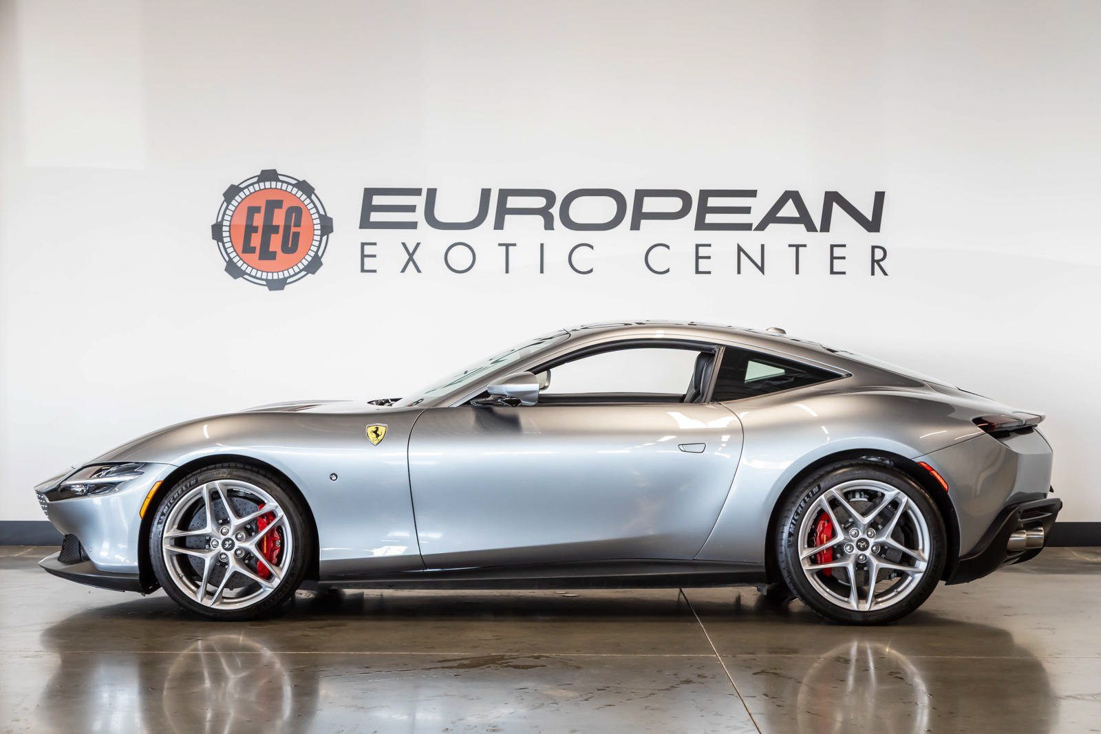 Used 2021 Ferrari Roma RWD image 7