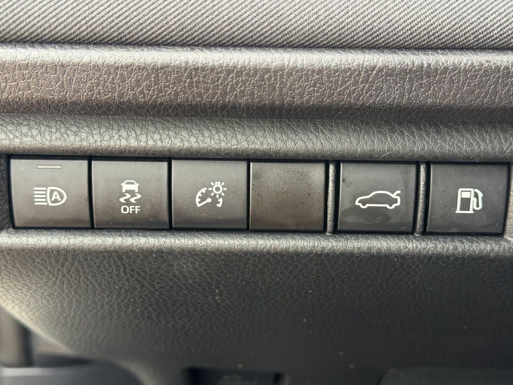 Used 2025 Toyota Camry LE FWD image 25