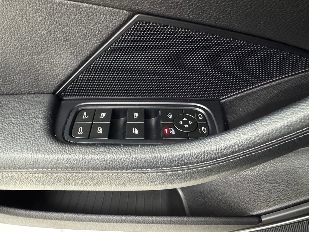 Used 2023 Porsche Panamera 4 Platinum Edition image 29