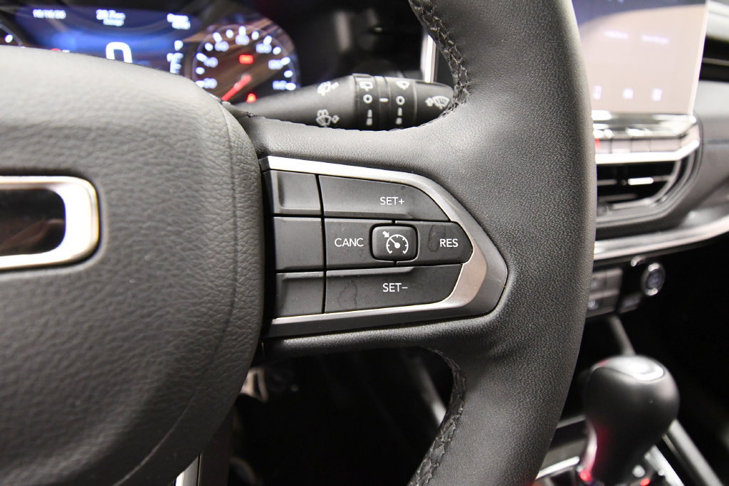Used 2026 Jeep Compass Latitude AWD/4WD image 21
