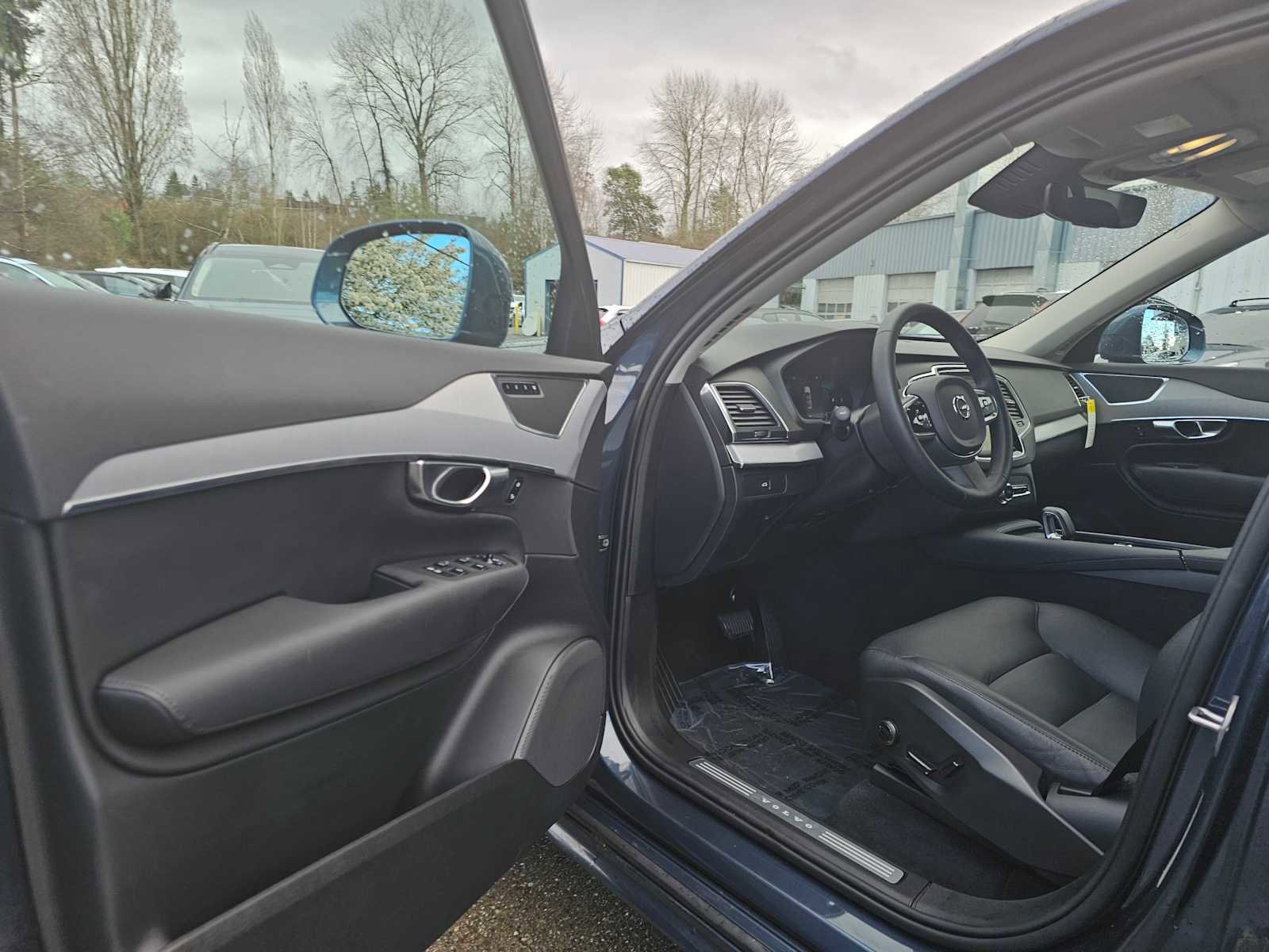 Used 2025 Volvo XC90 B5 Core w/ Protection Package Premier image 20