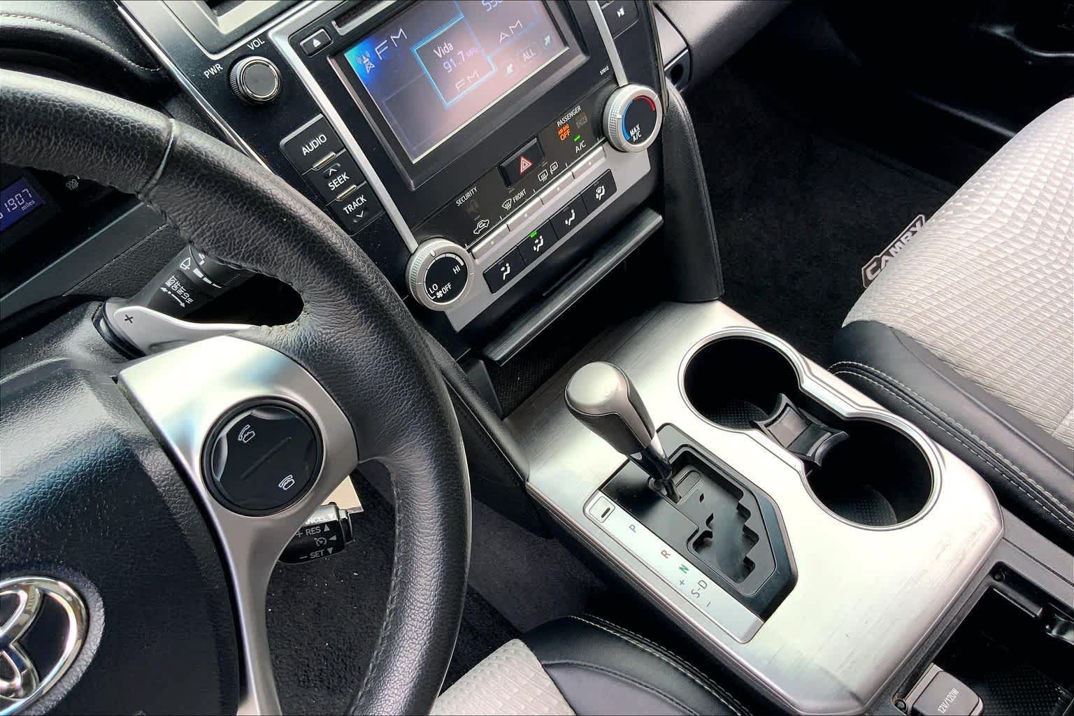 Used 2012 Toyota Camry SE FWD image 16