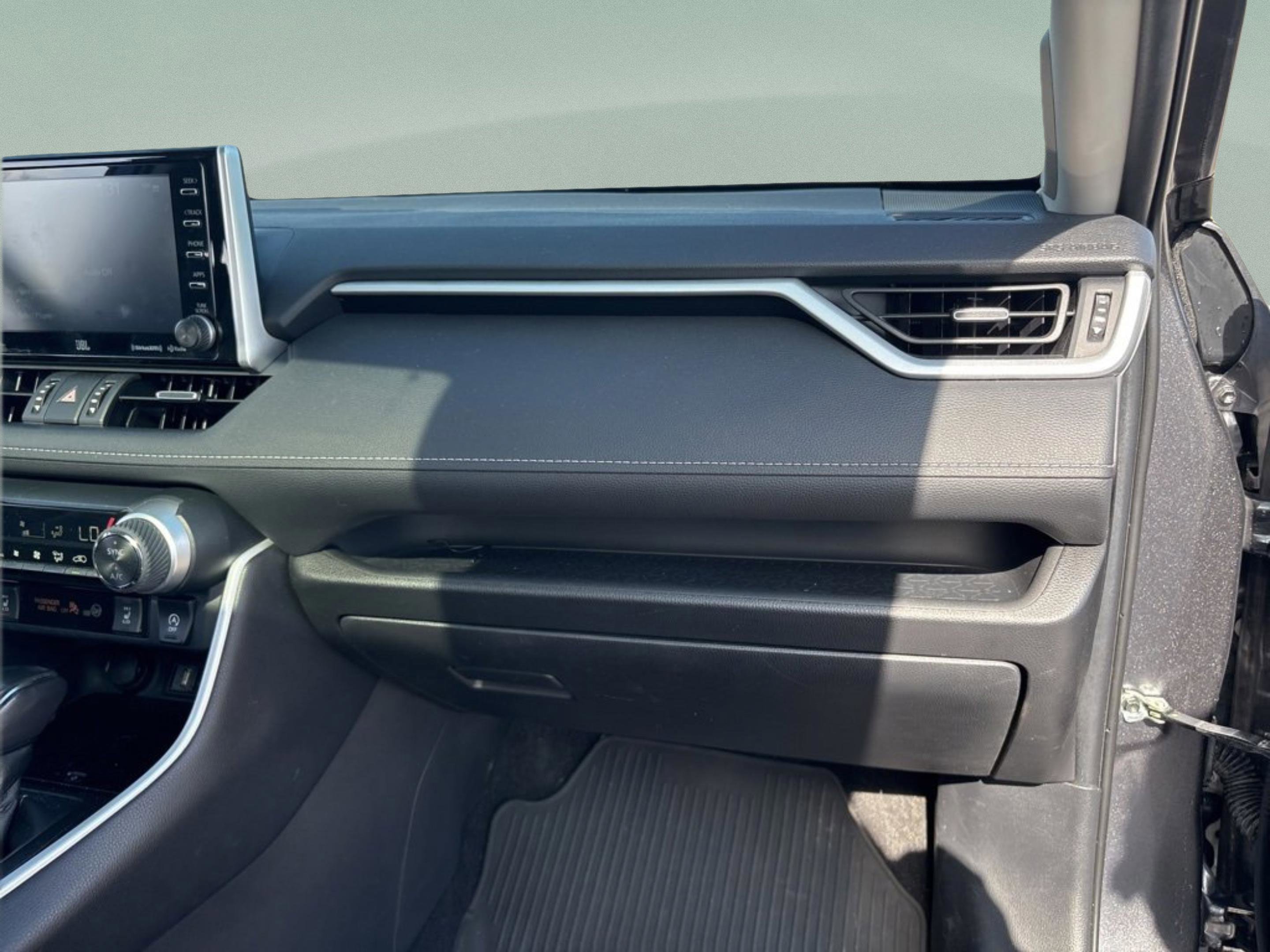 Used 2021 Toyota RAV4 XLE Premium image 40