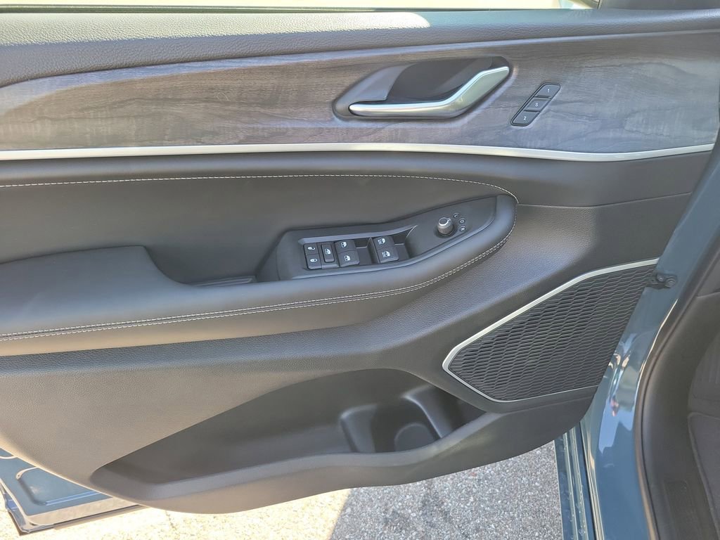 New 2026 Jeep Grand Cherokee L Limited image 22