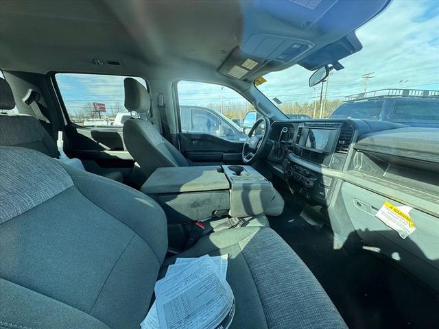 Used 2024 Ford F350 XLT image 3