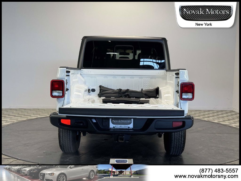 Used 2022 Jeep Gladiator Sport AWD/4WD image 10