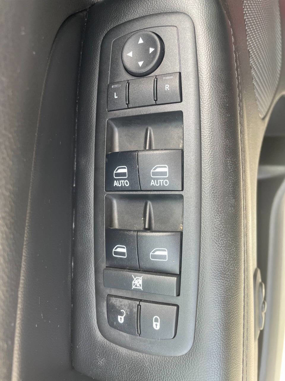 Used 2018 Jeep Grand Cherokee Limited image 32