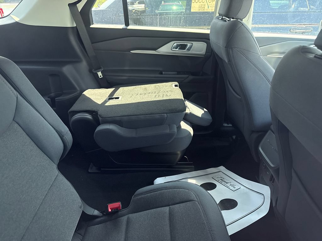 Used 2026 Ford Explorer Active RWD image 14