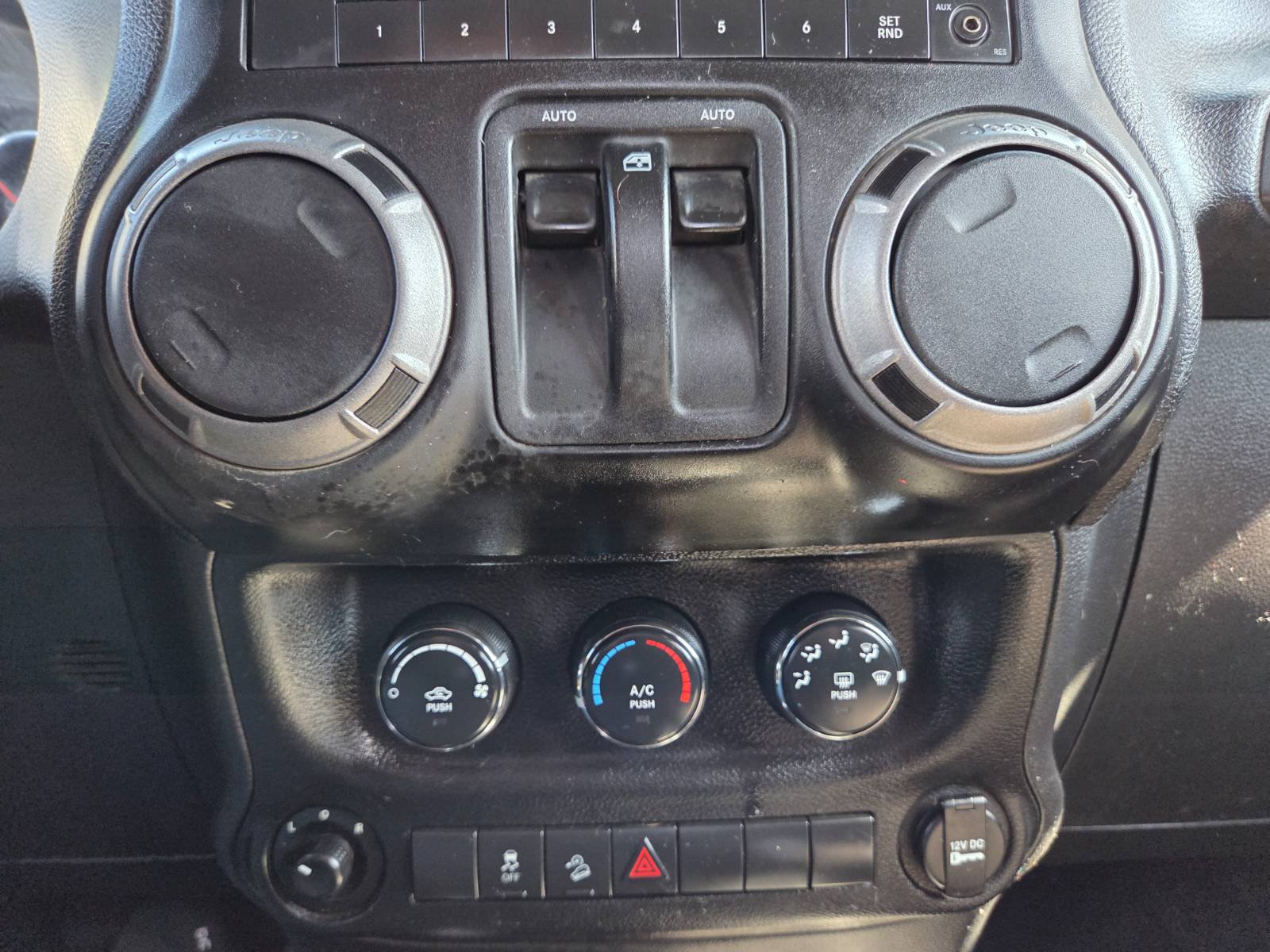 Used 2014 Jeep Wrangler Sport w/ Quick Order Package 24S AWD/4WD image 13