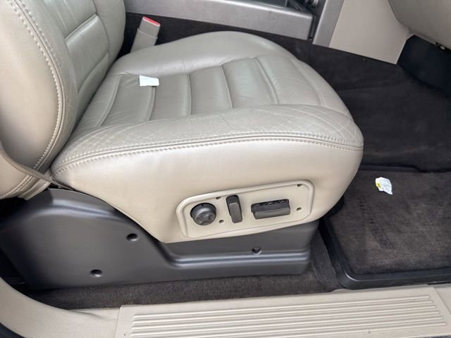 Used 2004 HUMMER H2 w/ Preferred Equipment Group image 16