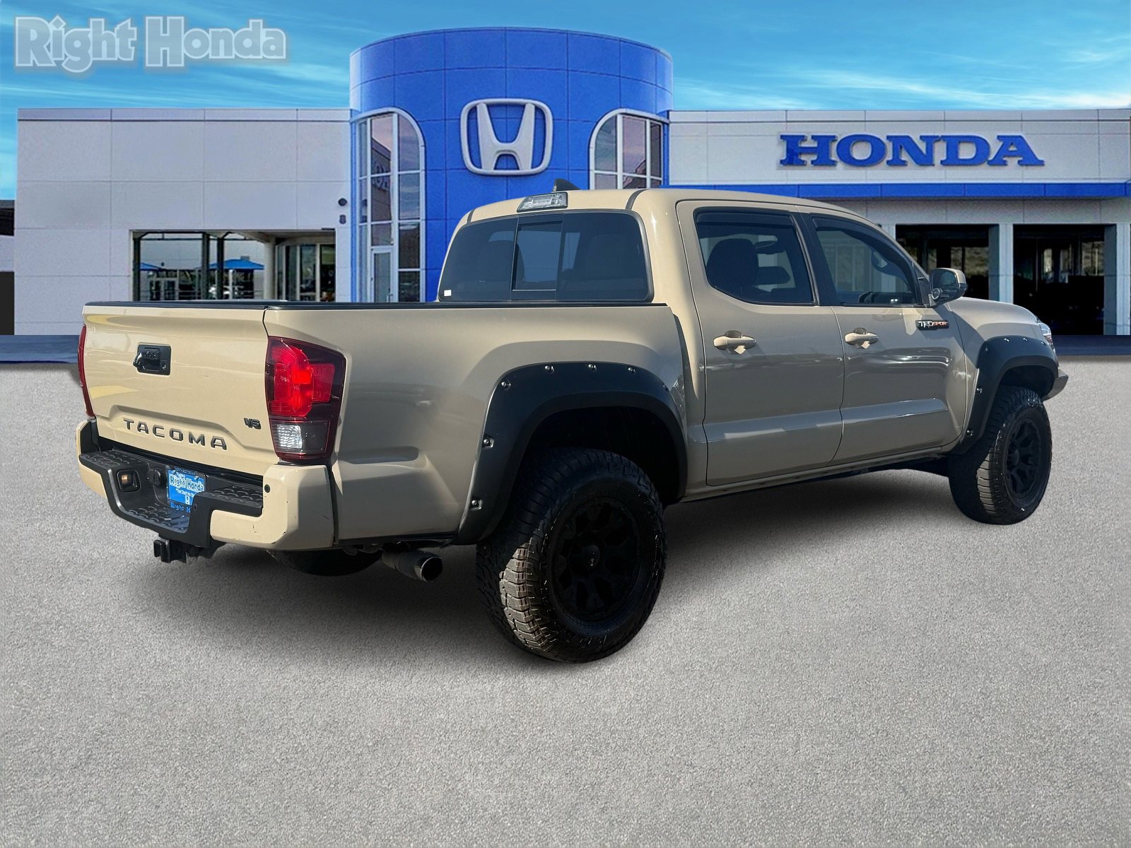 Used 2019 Toyota Tacoma TRD Sport w/ Technology Package image 7