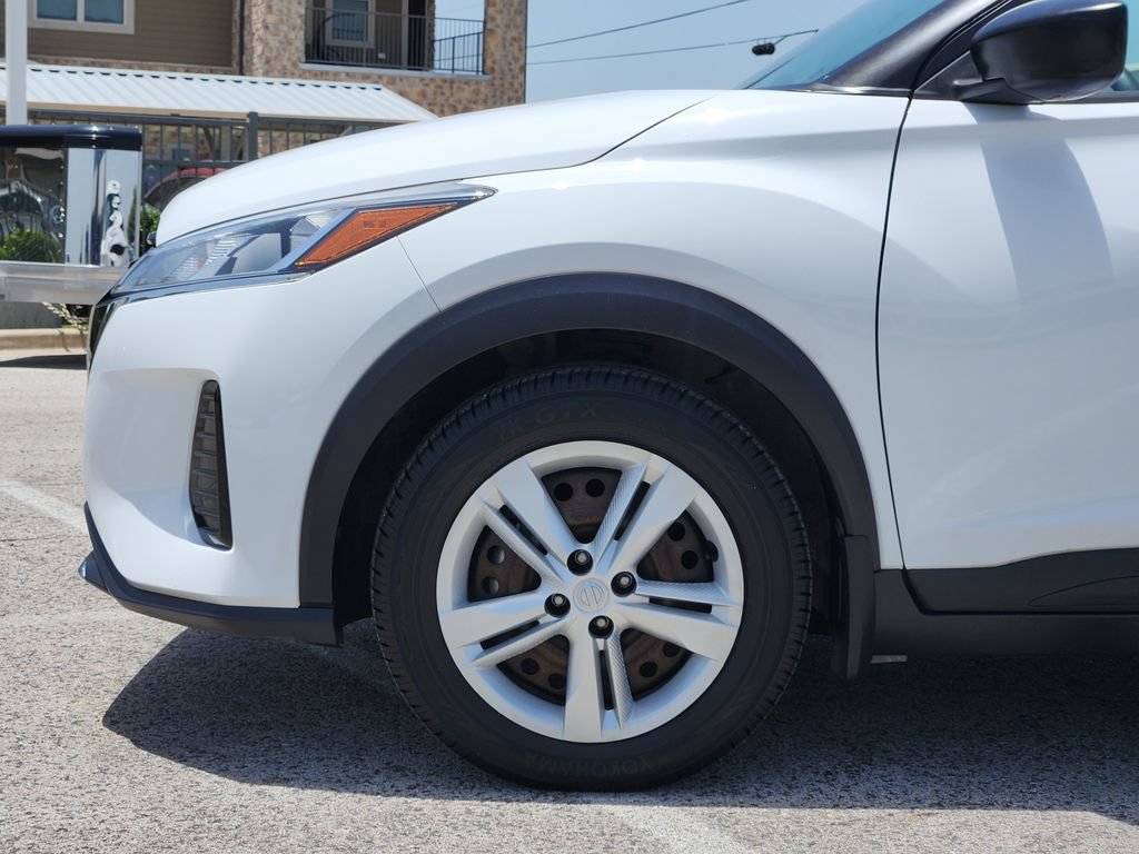 Used 2022 Nissan Kicks S FWD image 7