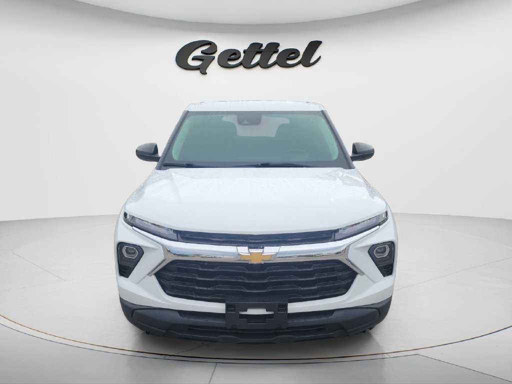 Used 2024 Chevrolet TrailBlazer LS FWD image 2