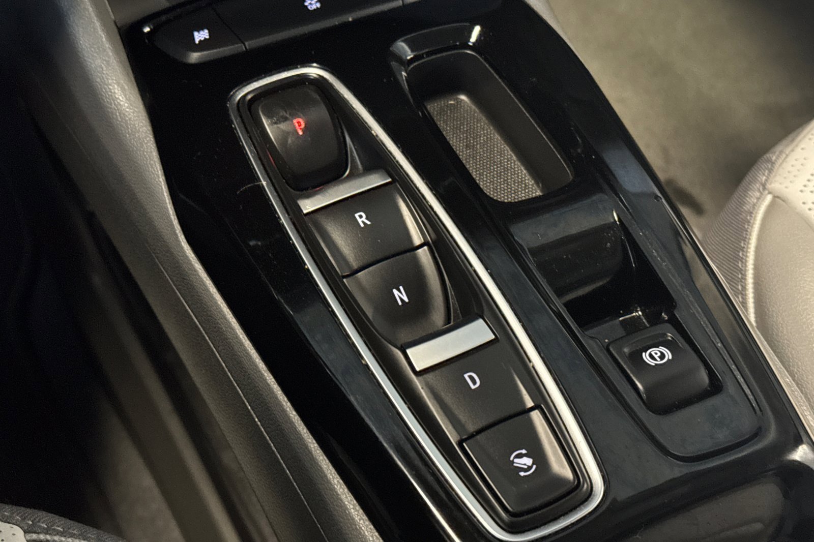 Used 2022 Chevrolet Bolt EUV Premier w/ Sun & Sound Package image 29