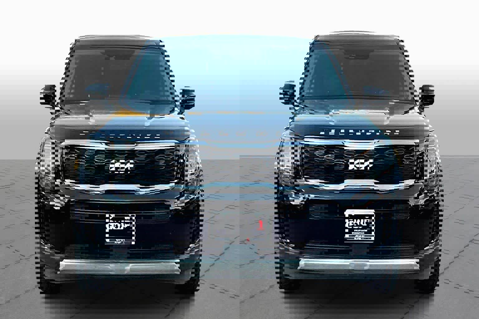 Used 2022 Kia Telluride LX image 3