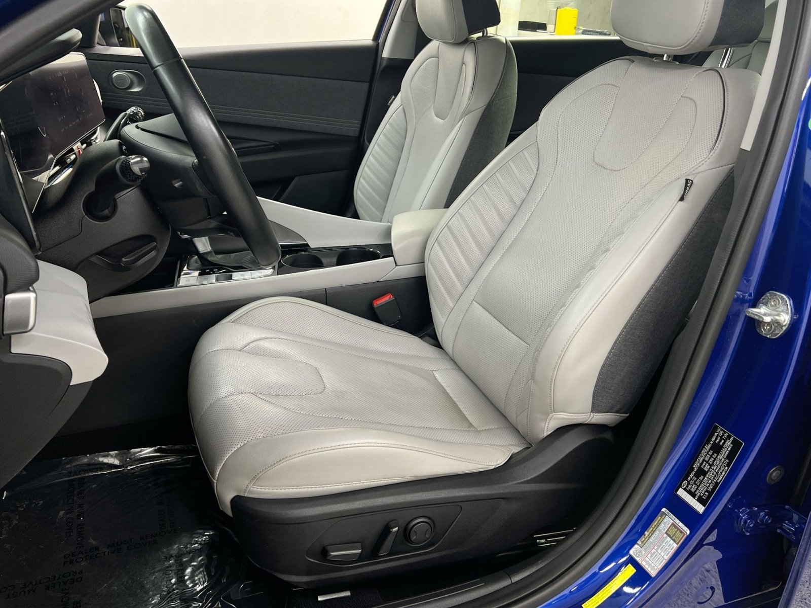 Used 2022 Hyundai Elantra Limited image 17