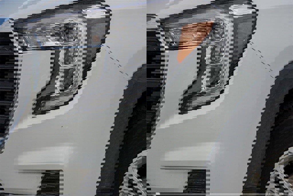 Used 2023 GMC Terrain SLE w/ Driver Convenience Package image 3