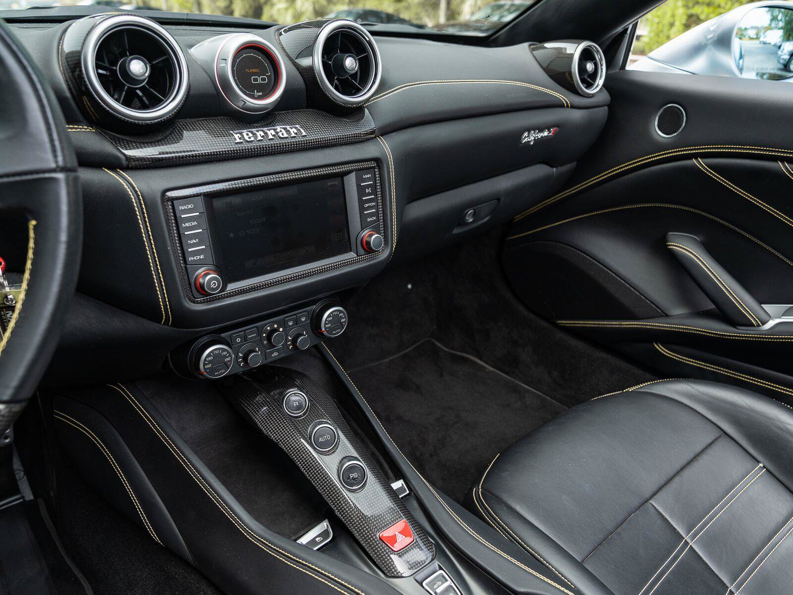 Used 2016 Ferrari California T RWD image 12