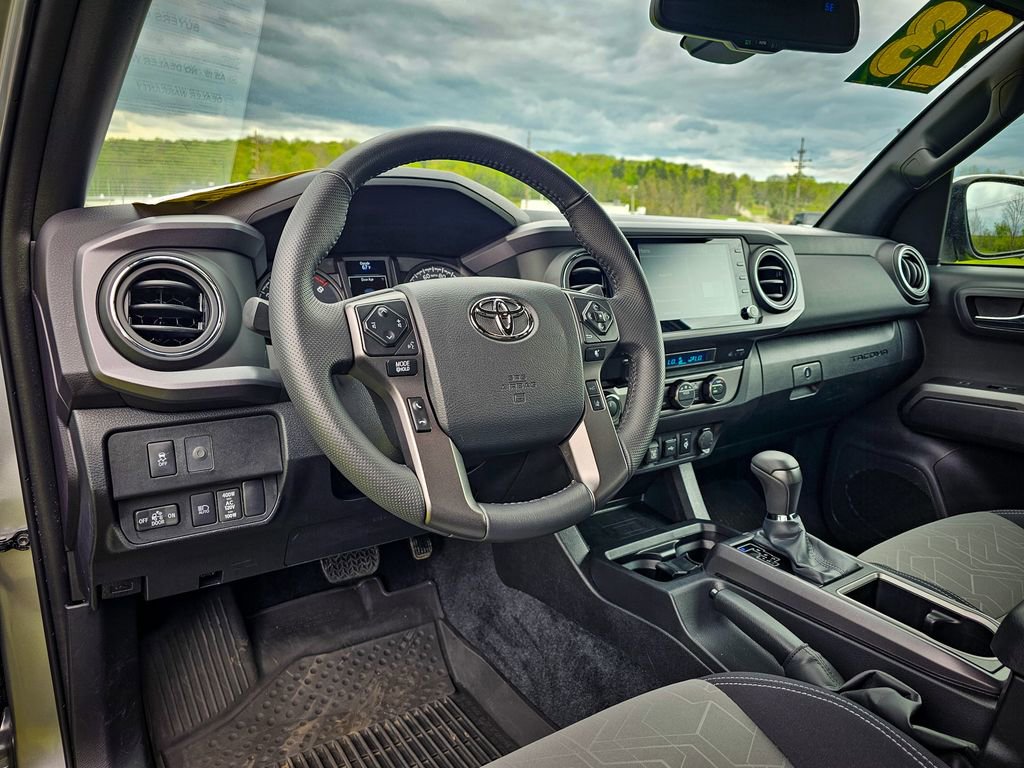 Used 2023 Toyota Tacoma TRD Off-Road w/ Technology Package AWD/4WD image 13