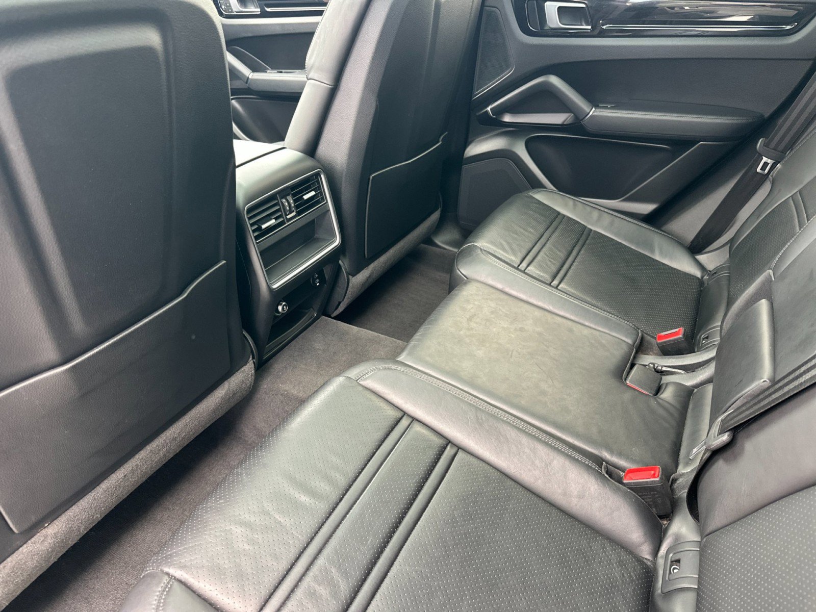 Certified 2023 Porsche Cayenne Coupe image 13