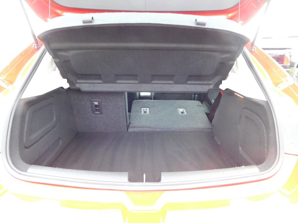 Used 2017 Chevrolet Cruze LT w/ Convenience Package FWD image 22