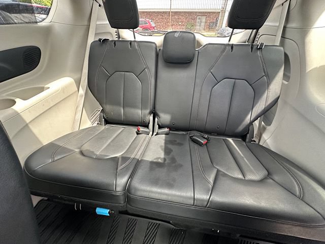 Used 2019 Chrysler Pacifica Touring-L Plus w/ Advanced Safetytec Group FWD image 19