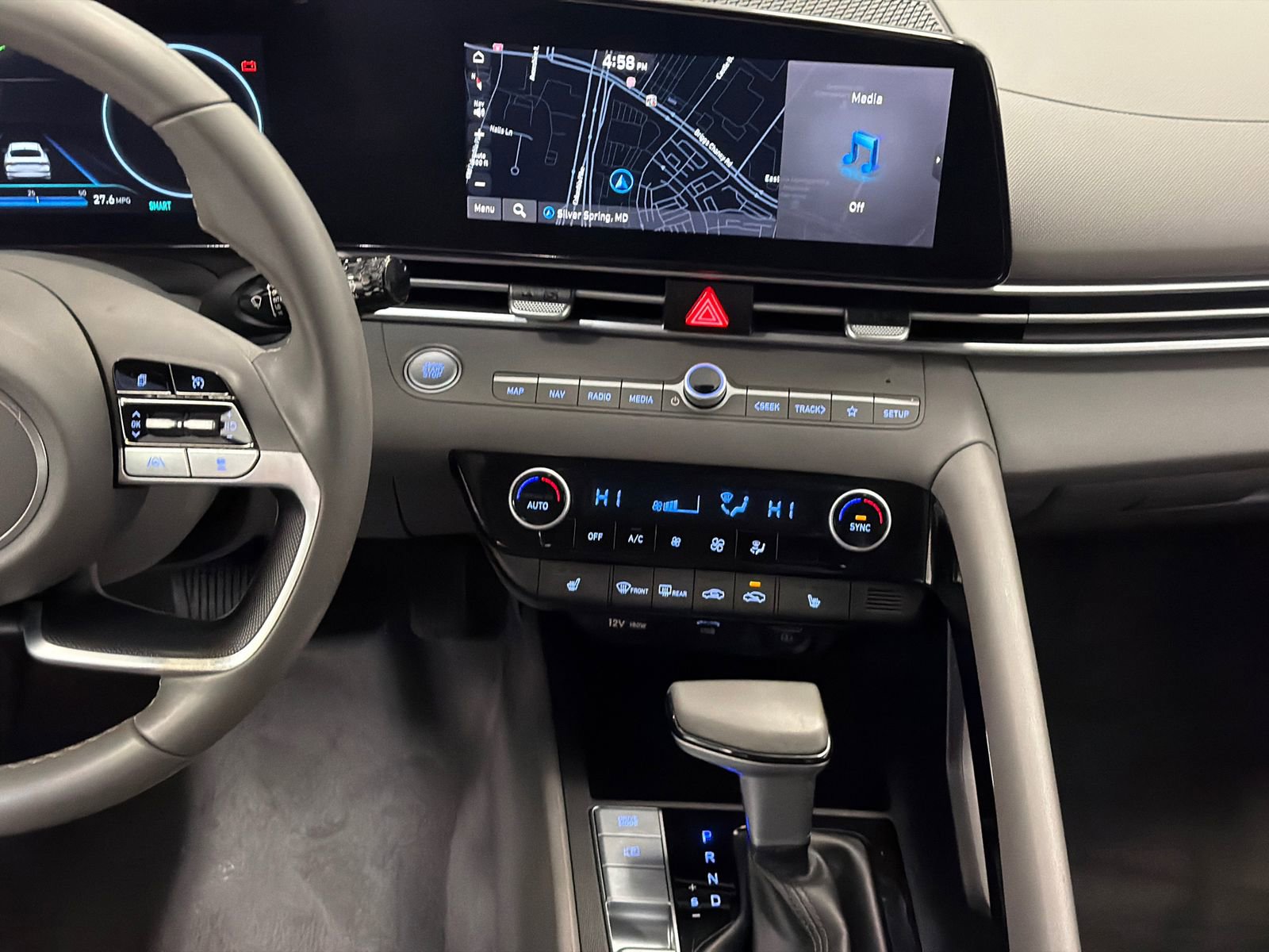 Used 2023 Hyundai Elantra SEL w/ Convenience Package image 16