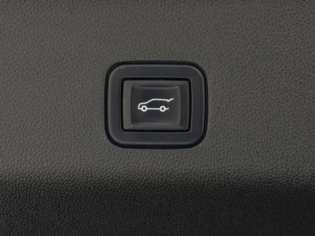 Used 2022 Chevrolet Tahoe Z71 w/ Luxury Package AWD/4WD image 30