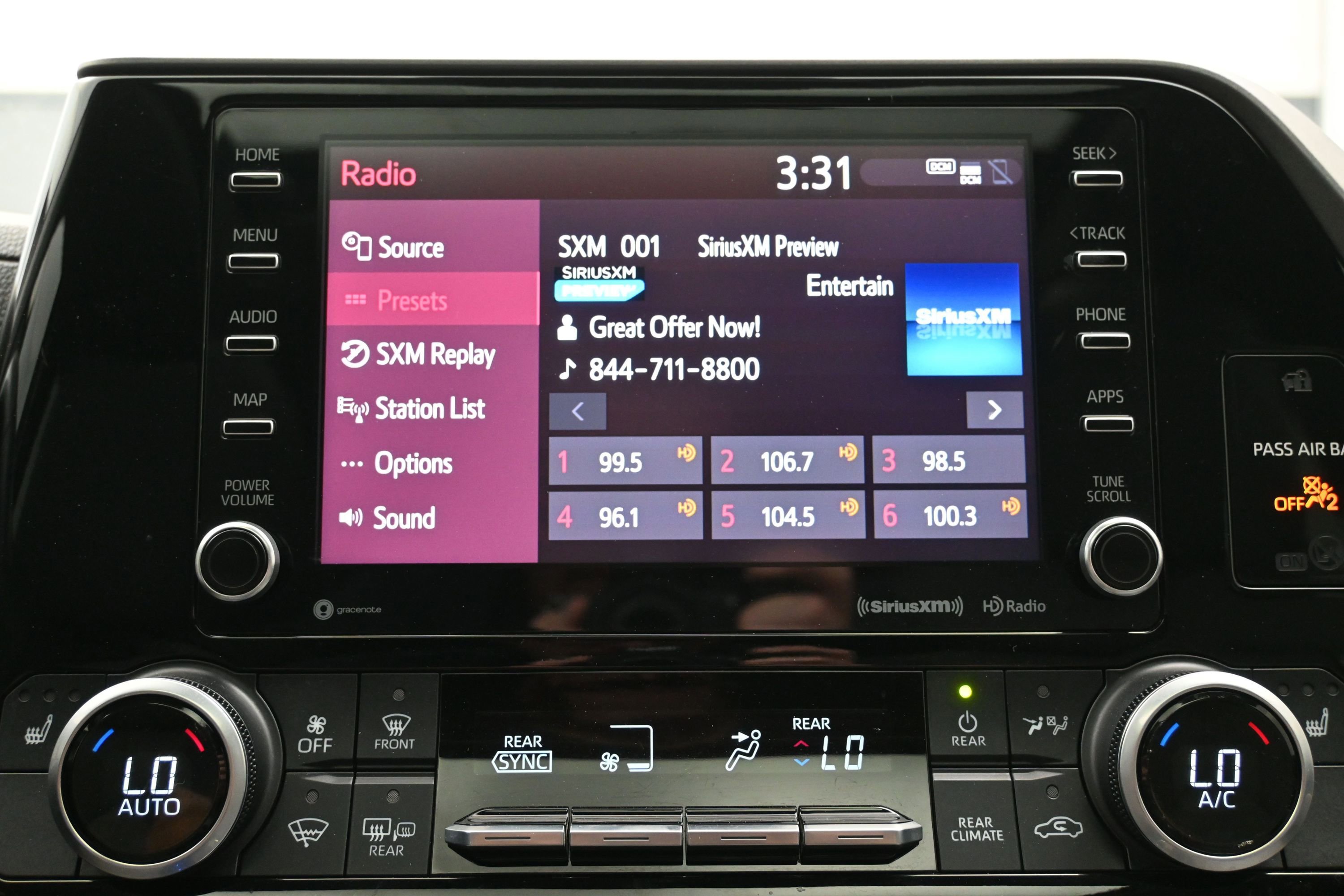 Used 2021 Toyota Highlander XLE AWD/4WD image 33