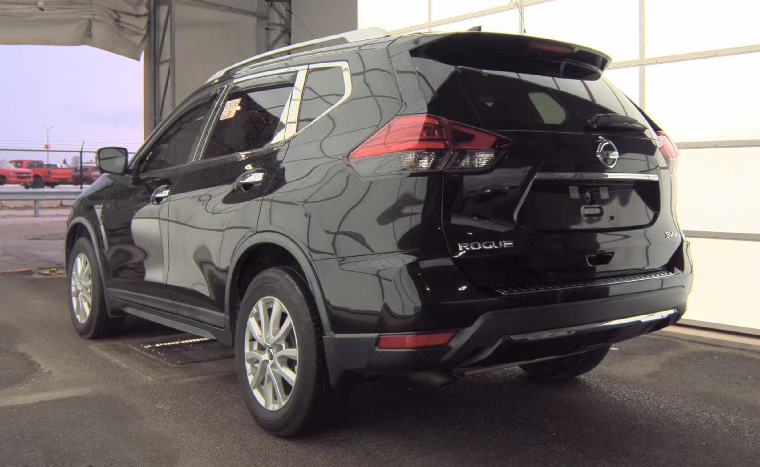 Used 2017 Nissan Rogue SV w/ SV Premium Package AWD/4WD image 5