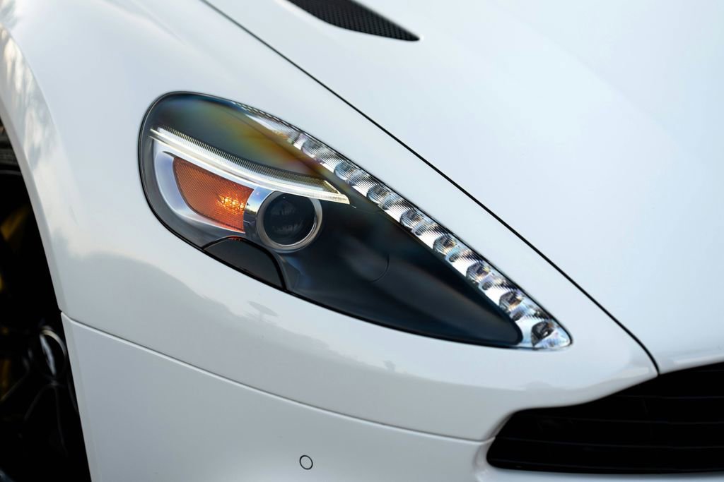 Used 2015 Aston Martin Vanquish Coupe image 24