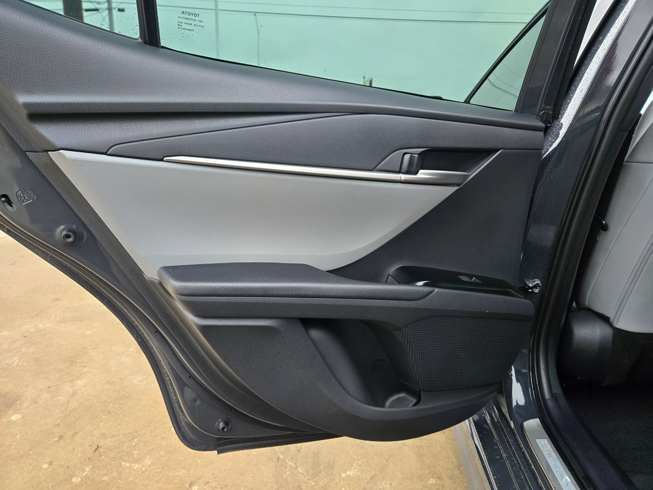 Used 2025 Toyota Camry SE image 15