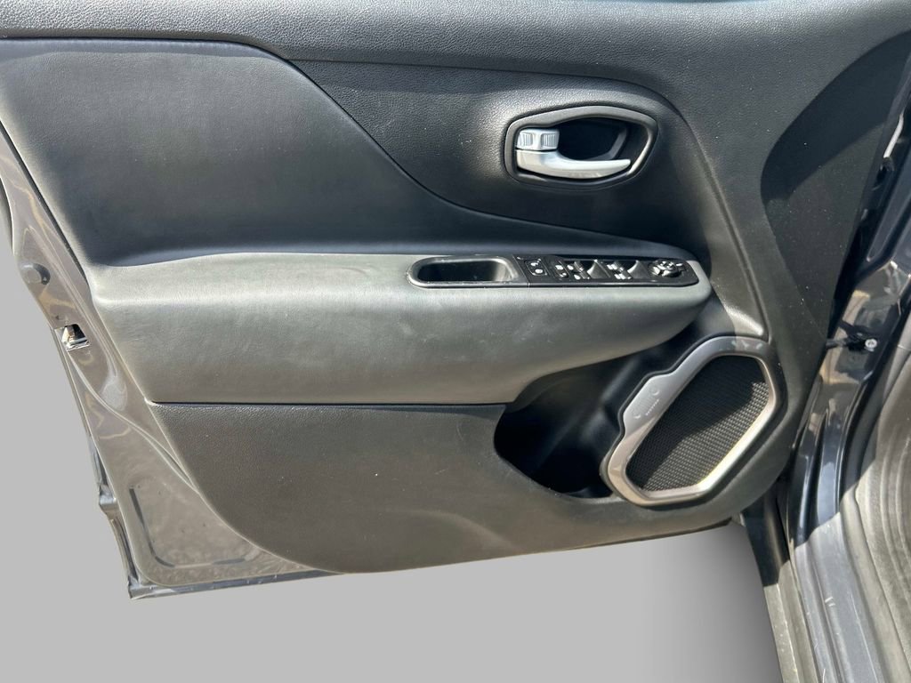 Certified 2023 Jeep Renegade Latitude w/ Premium Group image 18