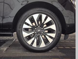 Used 2025 Ford Expedition Platinum w/ Driver's Package AWD/4WD image 24
