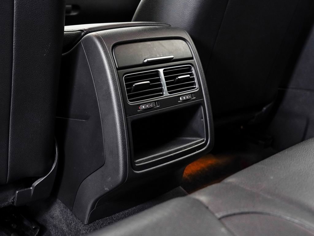 Used 2014 Volkswagen Touareg Sport AWD/4WD image 25
